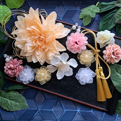 つまみ細工髪飾り ダリア ピンク 白 ベージュ 金 リボン 着物 ⭐～楓樺  
