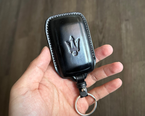 新品 未使用 Maserati オリジナル レザー キーケース 純正品 Maserati マセラティ純正レザーキーケース(ネイビー) 25894