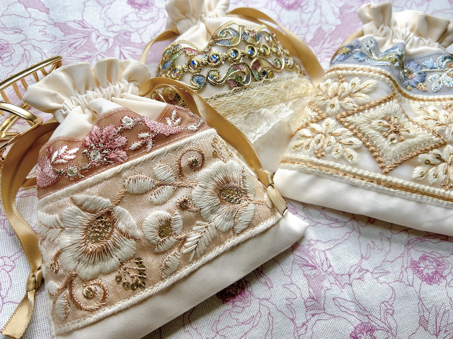インド刺繍巾着 3.pink 巾着袋 蝶 通販 17442334｜Creema(クリーマ)
