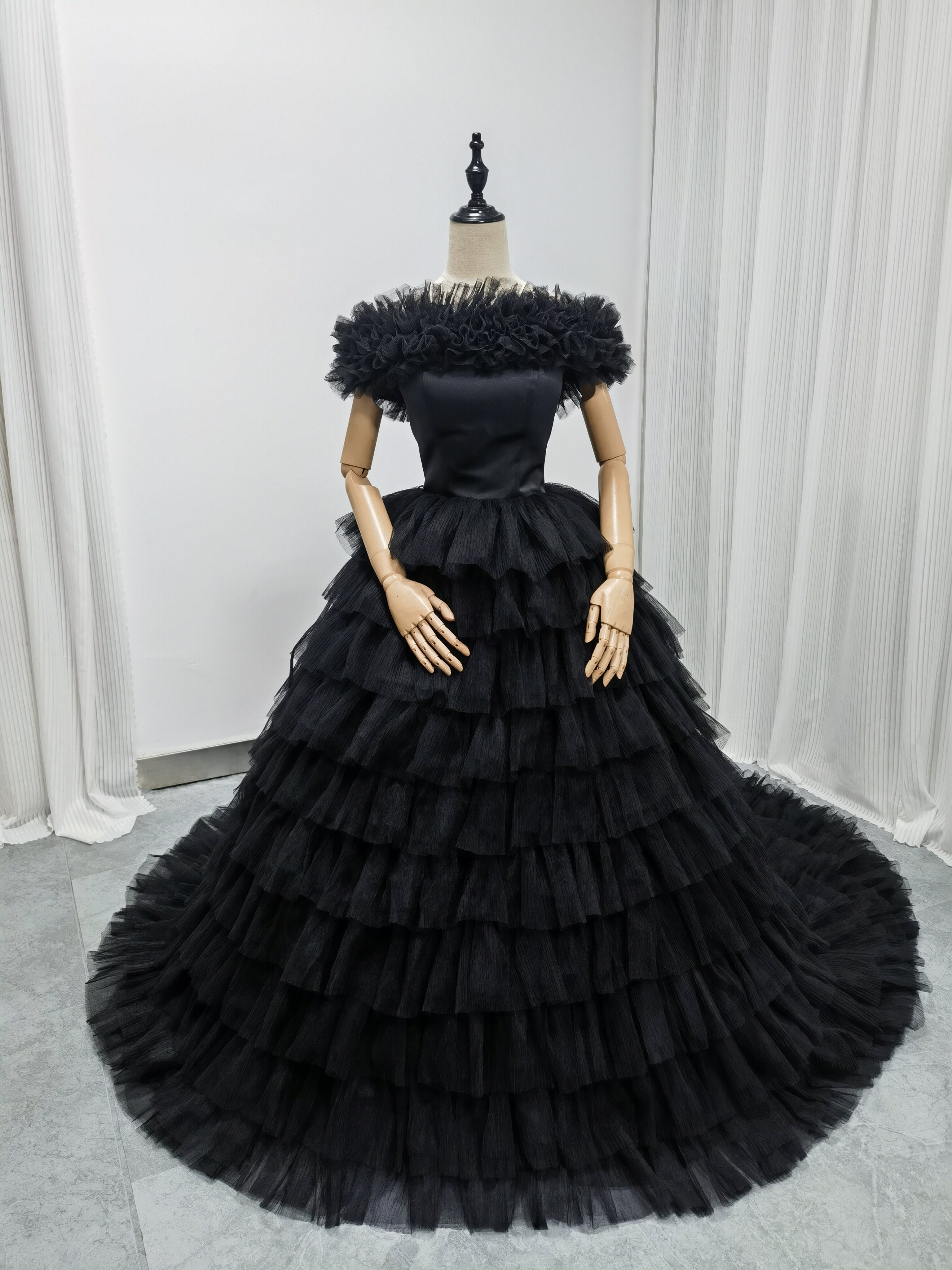 送料無料！豪華！カラードレス 柔らかく重ねたチュールスカート  ブラック  取り外しオフショルダー  ベアトップ  ブラ
