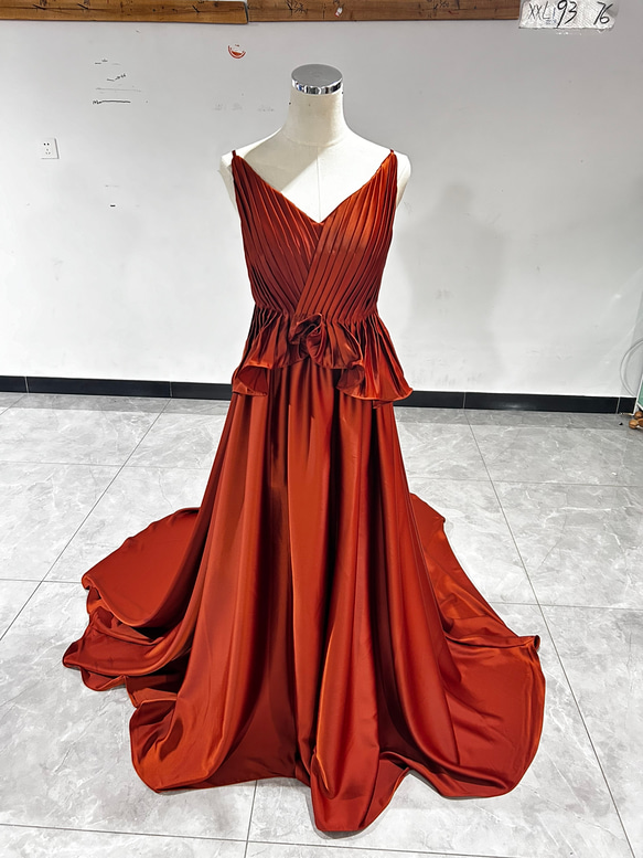 パーティードレス テラコッタ色 キャミソール Vネック 胸元フリル 快適  