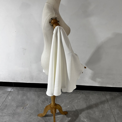 ラッパ取り外し袖 オフホワイト クレープ生地 フレア袖 ショルダーの  