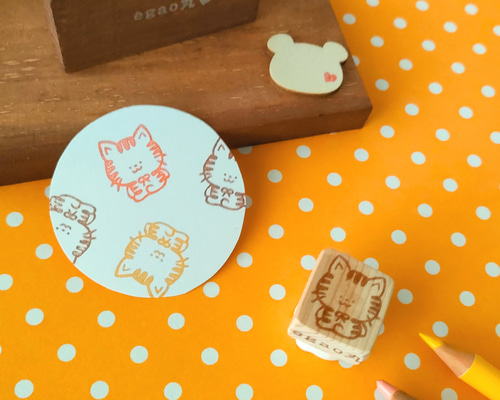 消しゴムはんこ※ネコちゃん※ 振り返りネコちゃん 消しゴムはんこ | subarisu*