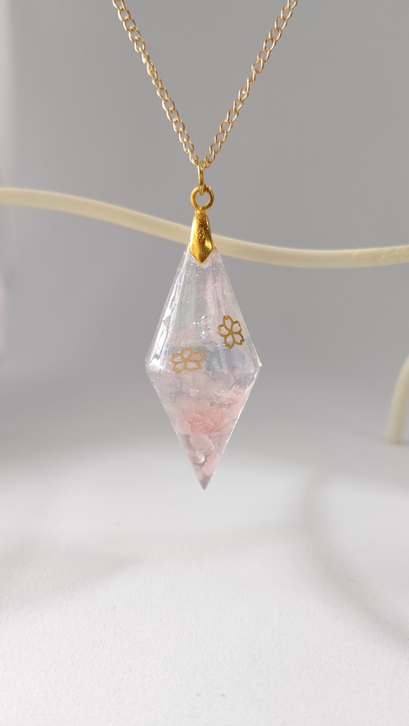 春の新作＊桜とローズクォーツのひし形のクリスタル型レジンの