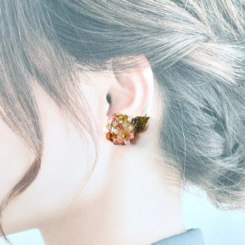 桜のレジンビーズピアス/イヤリング イヤリング・ノンホールピアス