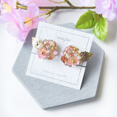 桜のレジンビーズピアス/イヤリング イヤリング・ノンホールピアス