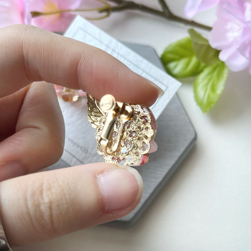 桜のレジンビーズピアス/イヤリング イヤリング・ノンホールピアス