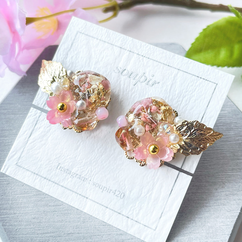 桜のレジンビーズピアス/イヤリング イヤリング・ノンホールピアス