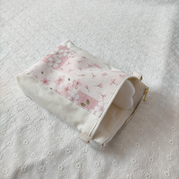 【再販】桜柄スマホショルダーバッグ(ファスナー付き) オフホワイト×ピンク 11枚目の画像
