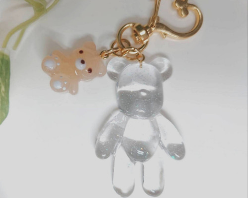 クリアくまさんのチャーム キーホルダー koneko-no-otete。 通販