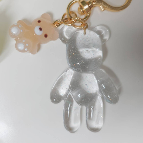 クリアくまさんのチャーム キーホルダー koneko-no-otete。 通販