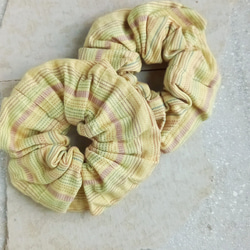1 條手工編織植物染色棉質髮圈/芒果黃，帶水平線/包含髮帶替換開口 第3張的照片