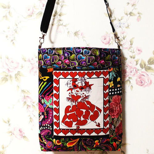 リクエスト＊ロラライハリス♡一面シルバーライン刺繍サコッシュ♡スマホポーチ♡ スマホポーチ サコッシュ ロラライハリス