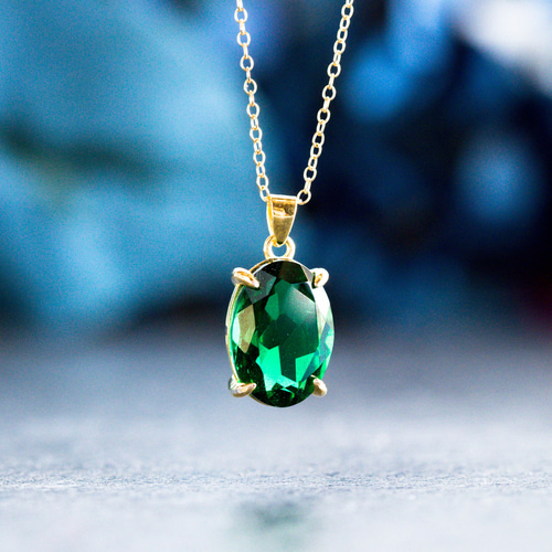 大粒宝石質エメラルドのペンダント♡幸福をもたらす魔法の石