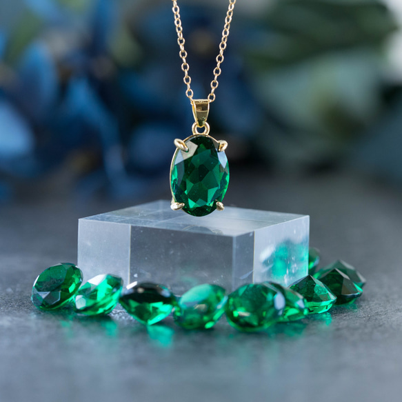 大粒宝石質エメラルドのペンダント♡幸福をもたらす魔法の石