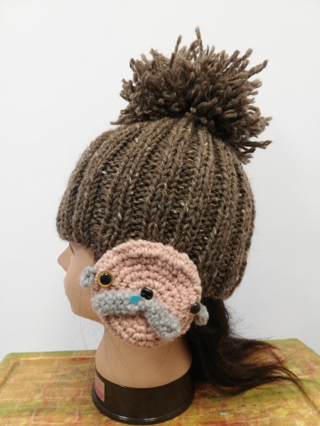 ハナタレパグとお花の耳当て＆デカぽんぽんニット帽　　★レターパックの送料無料★