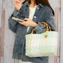 ほんのりミントグリーンのチェック×バンブーハンドル  M　2WAYプラカゴバッグ　母の日 4枚目の画像