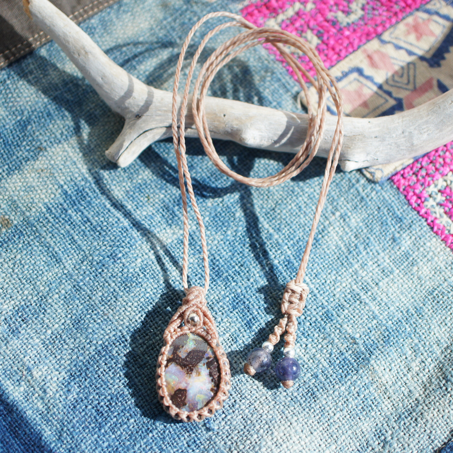 マクラメ編みボルダーオパールペンダントB ネックレス・ペンダント