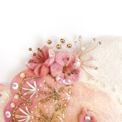 桜を運ぶ鳥の春の壁飾り　〜桜と霞草のブーケ〜 3枚目の画像