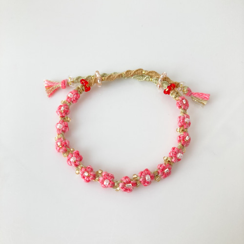 （１点物）ネイビーとピンクのお花模様のヘンプブレスレット 1点物）ネイビーとピンクのお花模様のヘンプブレスレット
