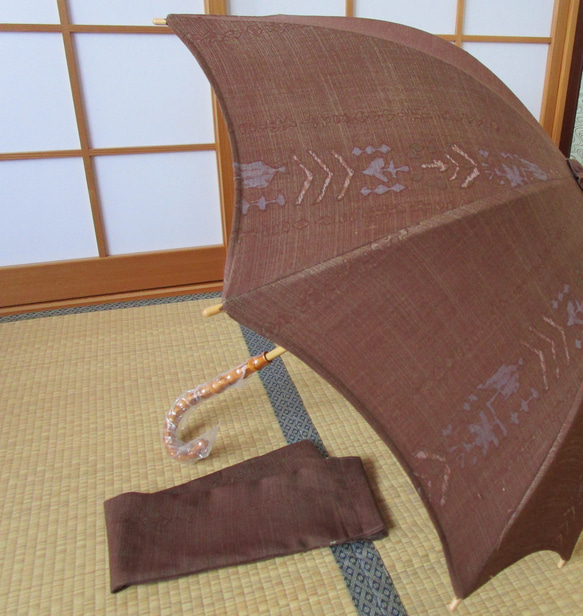 手織り紬・更紗模様の日傘（傘袋付き） 2枚目の画像