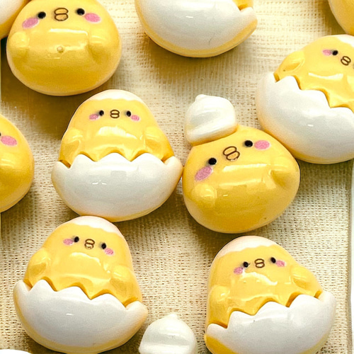 アクリルパーツ デコ 卵 ひよこ ぼうし イエロー 同タイプ8個