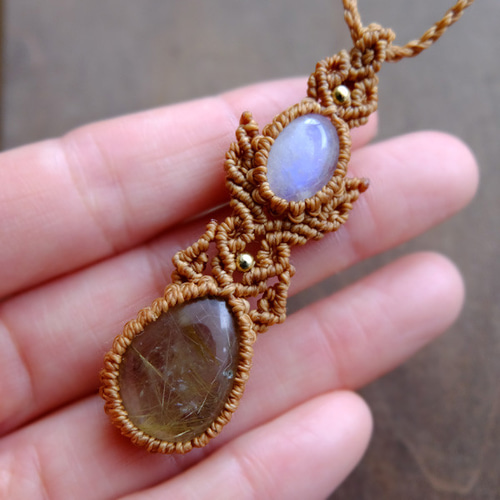 ルチルクォーツ（ブラジル産）・ムーンストーン（インド産