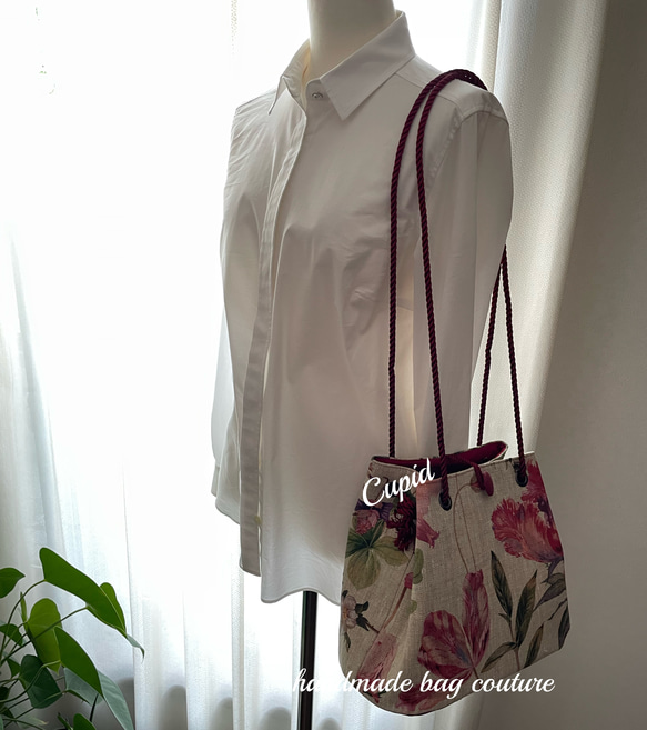 フランスの上質なリネン　華やかな花柄を使った２Way軽量巾着バッグ（ショルダーにも・1点物） 9枚目の画像