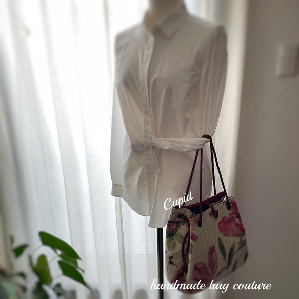 フランスの上質なリネン　華やかな花柄を使った２Way軽量巾着バッグ（ショルダーにも・1点物） 7枚目の画像