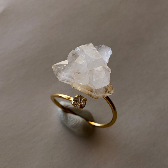 【一点もの】 水晶 原石 リング 指輪 フリーサイズ 鉱物 天然石 ハンドメイド アクセサリー (No.2583) 1枚目の画像