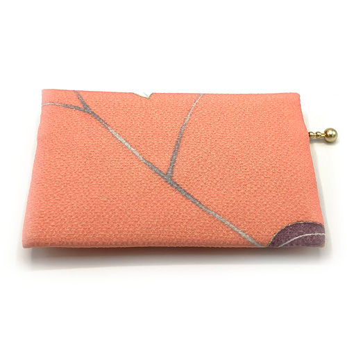 鬼しぼ縮緬　薄縹色に手描きの葉文　リメイク 胡桃皮ハンドルバッグ 浅型マチ広め ちりめん風船ポーチ きよら 風韻つばき 薄紅 – みおつくし横丁