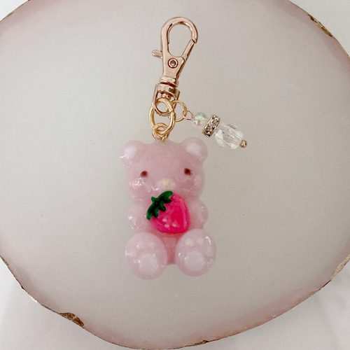 ❤️送料無料❤️名入れ可 目印チャーム いちごのくまちゃん レジン
