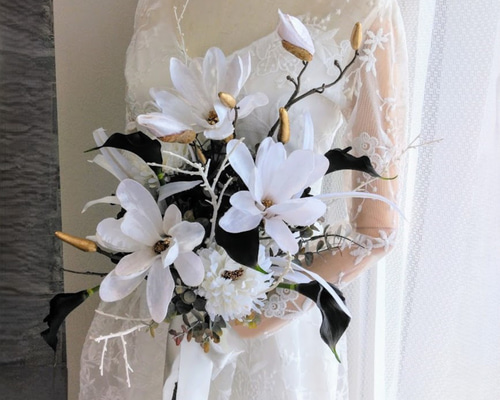 和のウェディングブーケ マグノリア (木蓮) と カラーリリー ns884