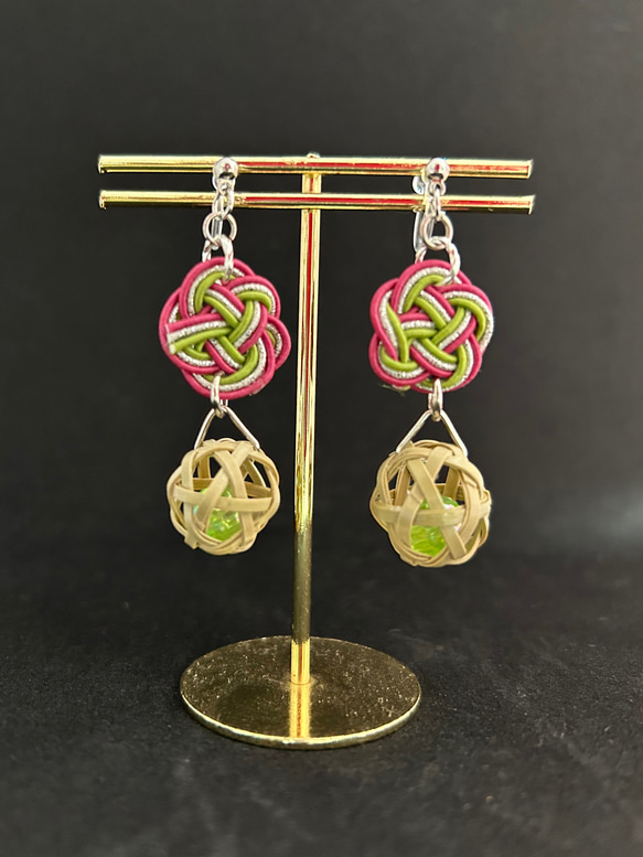 水引と竹ボールのイヤリング イヤリング・ノンホールピアス 竹細工かず