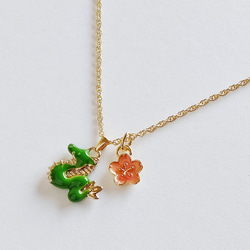 ❀華麗な花❀ 桜と龍のネックレス（ピンク×グリーン） 3枚目の画像