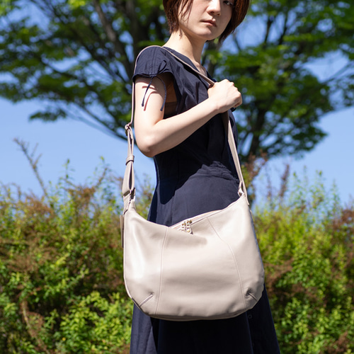 美品 クレージュ ワンショルダーバッグ オールレザー 本革 ターンロック 本革ワンショルダーバッグ | バッグ,ショルダーバッグ,レザー