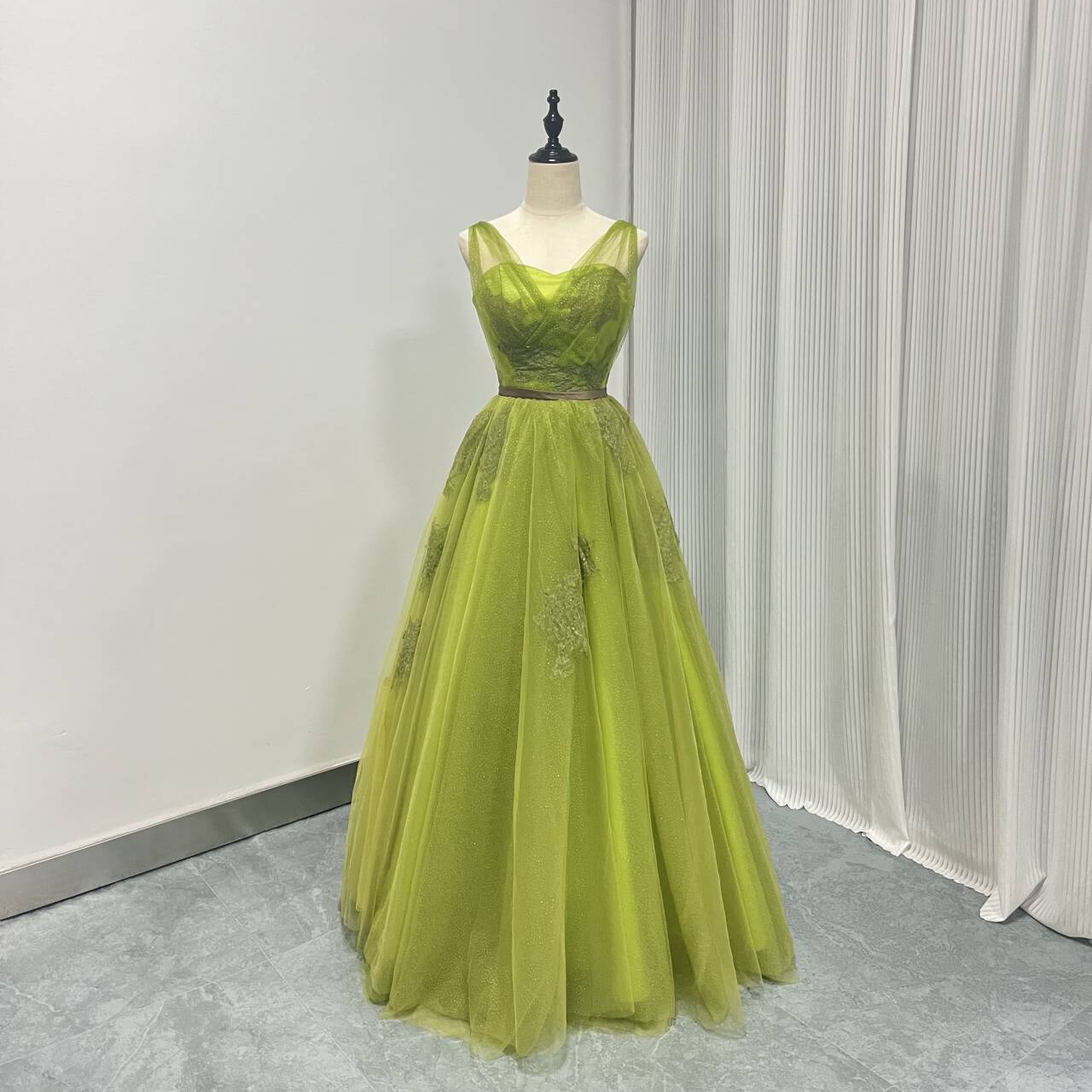 送料無料！カラードレス  編み上げ   キラキラグリッターチュール   グリーン  ベルト  ロング  ブライダル