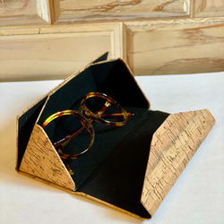 【訳アリお得！50%オフ】コルクの折り畳みメガネケース（ナチュラルA）　ポルトガルから直輸入 3枚目の画像