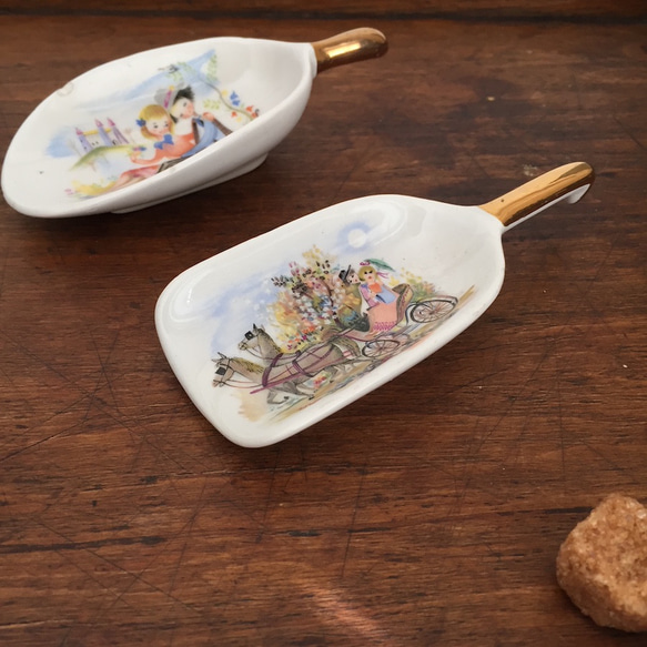 ヴィンテージ陶器のスプーン　イラスト入りスプーン　茶葉置き　イタリア製　ギフト　プレゼント 2枚目の画像