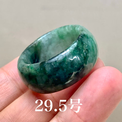 L5-83 ビッグサイズ 花緑 29.5号 ミャンマー産天然 A貨 本翡翠 くりぬき リング 1枚目の画像