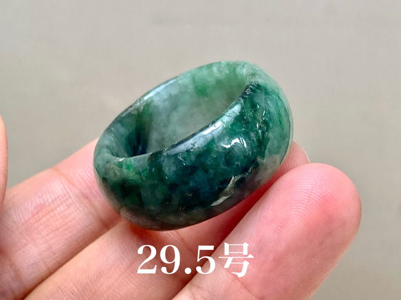 L5-83 ビッグサイズ 花緑 29.5号 ミャンマー産天然 A貨 本翡翠 くりぬき リング 1枚目の画像