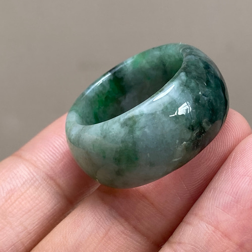 L5-85 花緑 23.0号 ミャンマー産天然 A貨 本翡翠 くりぬき リング 広幅
