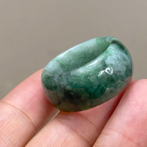 L5-85 花緑 23.0号 ミャンマー産天然 A貨 本翡翠 くりぬき リング 広幅