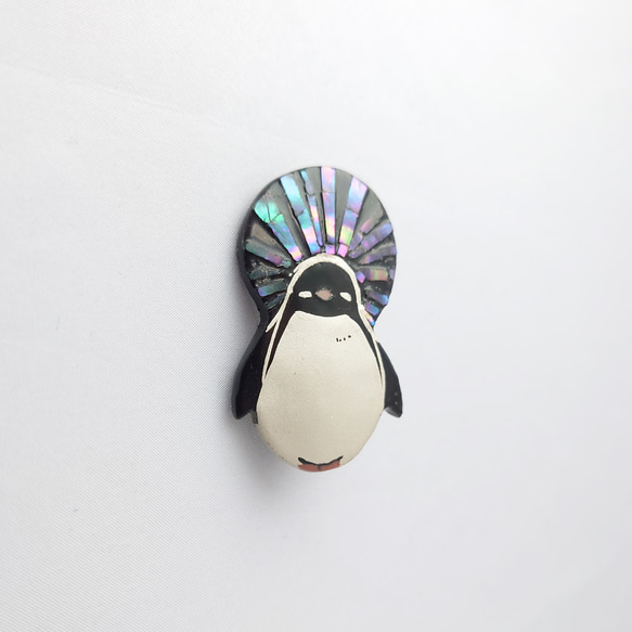 後光差すアデリーペンギン 漆ブローチ 2枚目の画像
