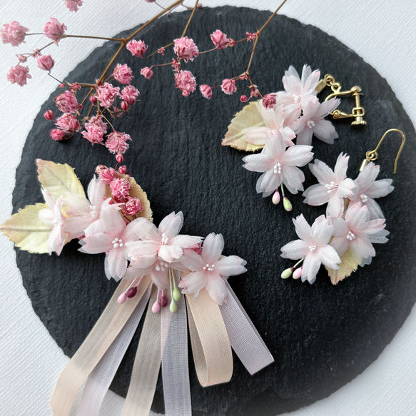 【春の福袋】枝垂れ桜の春色ピアス/イヤリング 桜とかすみ草バレッタ2点セット布花 サクラ さくら 【Creema限定】 1枚目の画像