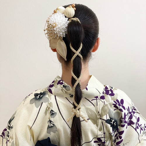 【4025】 髪飾り　成人式　振袖　卒業式　袴　結婚式　白無垢　打掛　つまみ細工 楽天市場】髪飾り 成人式 振袖用 成人用 麗華爛漫 剣菊 蝶