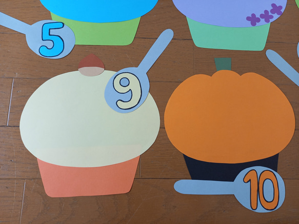 誕生日表 カップケーキ 入園 進級 壁面飾り 4枚目の画像