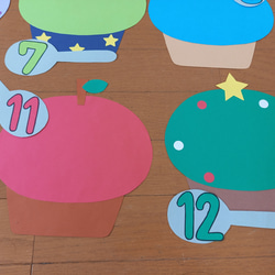 誕生日表 カップケーキ 入園 進級 壁面飾り 5枚目の画像
