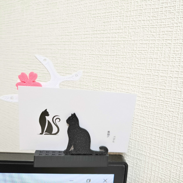 【モニター上の名刺スタンド】カード メモ 写真 カレンダー 置き 立て 鑑賞 黒猫 桜 花見 春 4月 入園 入学 ベゼ 1枚目の画像