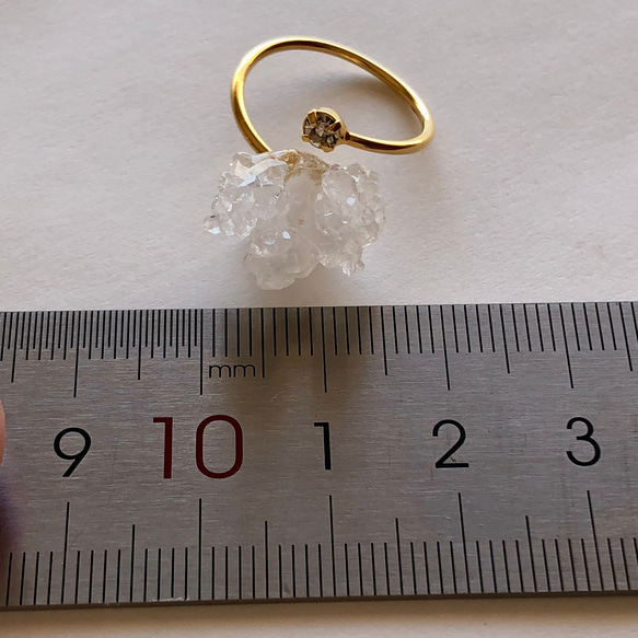 【一点もの】 水晶 原石 リング 指輪 フリーサイズ 鉱物 天然石 ハンドメイド アクセサリー (No.2584) 4枚目の画像